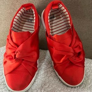Red fashion shoes